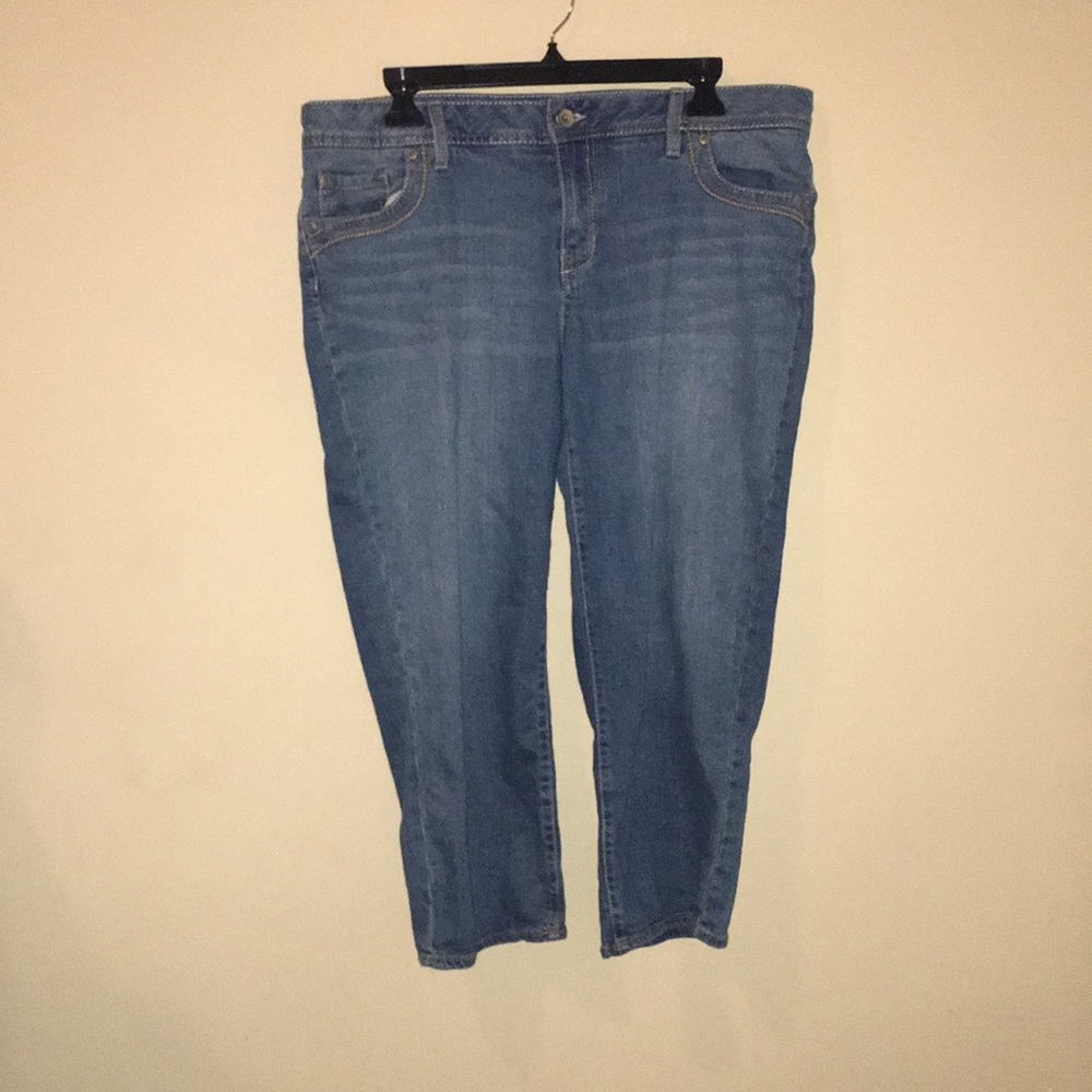 Light wash capris